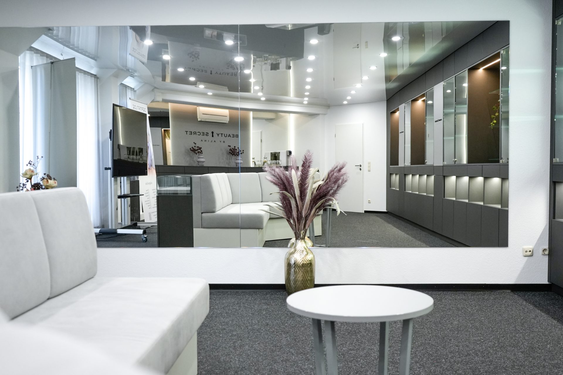 Lounge- und Empfangsbereich des Instituts — Beauty Secret by Alina, Paderborn